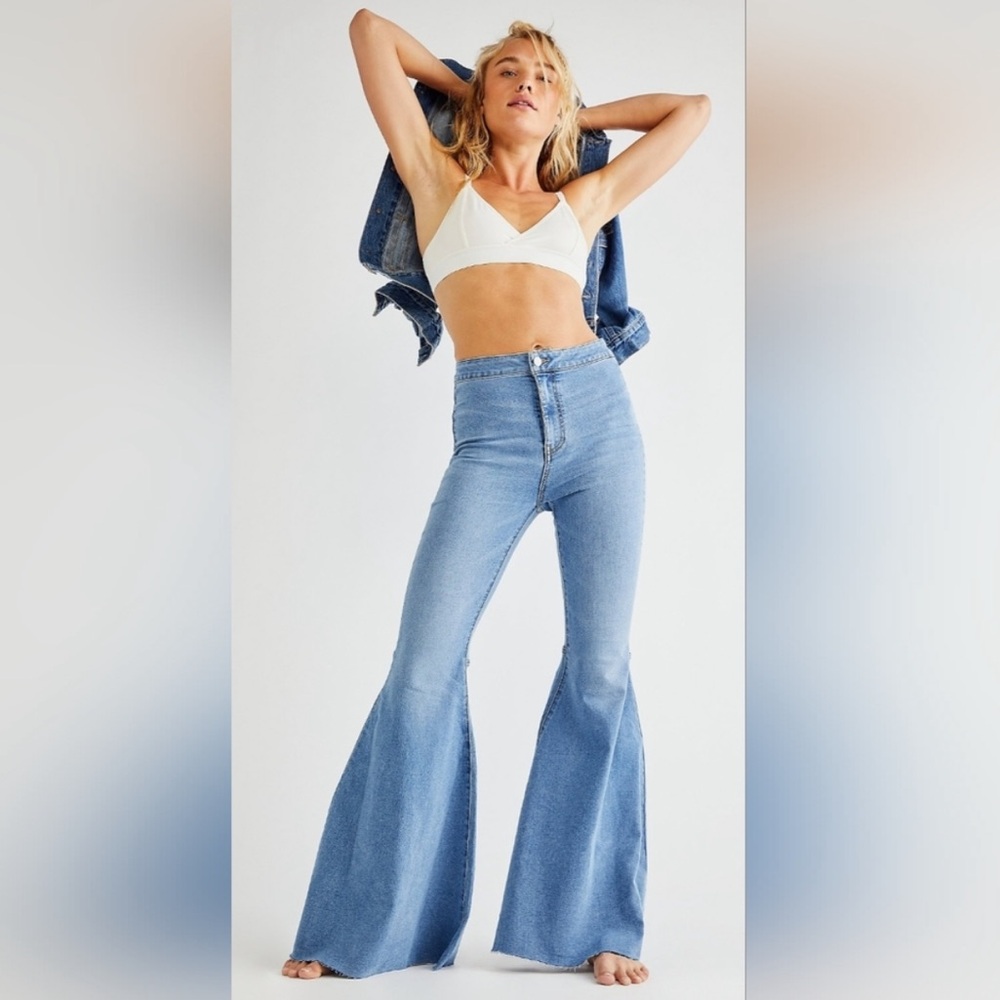 Free People Just Float On Flare Jeans Size 25 Light Wash High Rise Flare Jeans